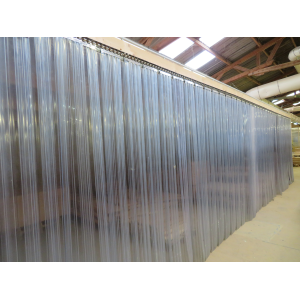 Fermeture d'entrepôt avec un rideau à lanières PVC