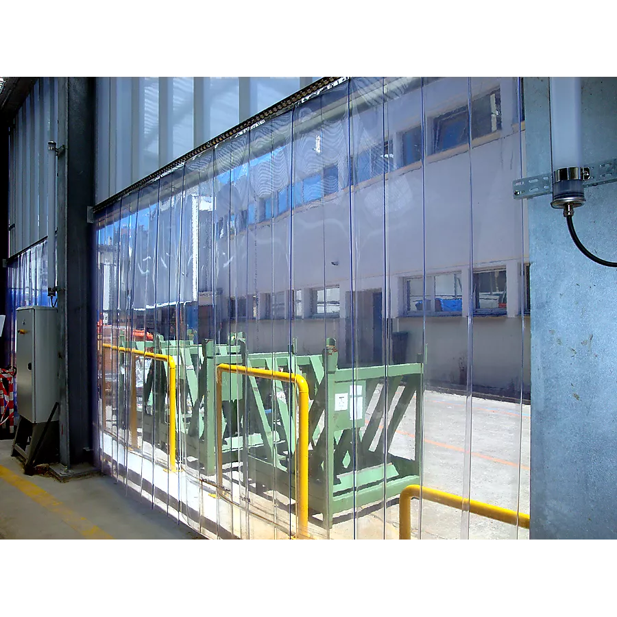 Porte à lanières PVC transparentes avec isolation thermique