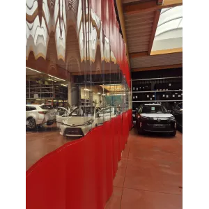 rideau souple rouge et transparent en plexiglas