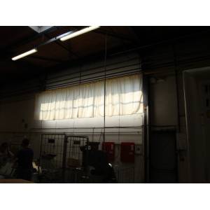 Rideau solaire d'atelier industriel