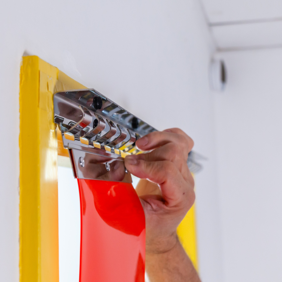 support de fixation pour lanières PVC de portes à lames