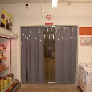 porte d'atelier PVC pour SAS