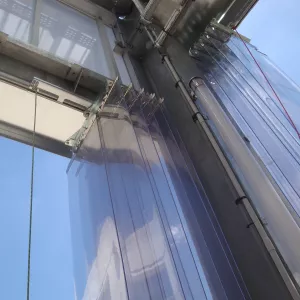 Rail coulissant pour porte souple à lanières ou rideau à lamelles mobile