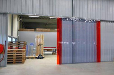 Portes coulissantes en PVC souple ou à lanières