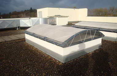 Protection solaire pour toiture